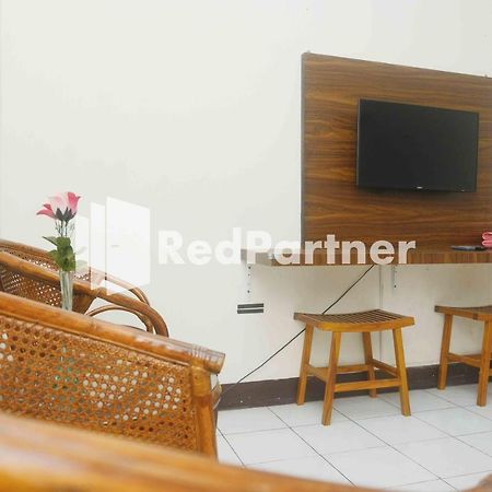 Hotel Transit 1 Makassar Redpartner Eksteriør bilde